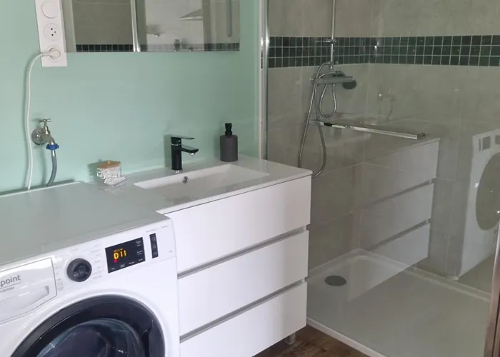 De L'impasse Almeneches